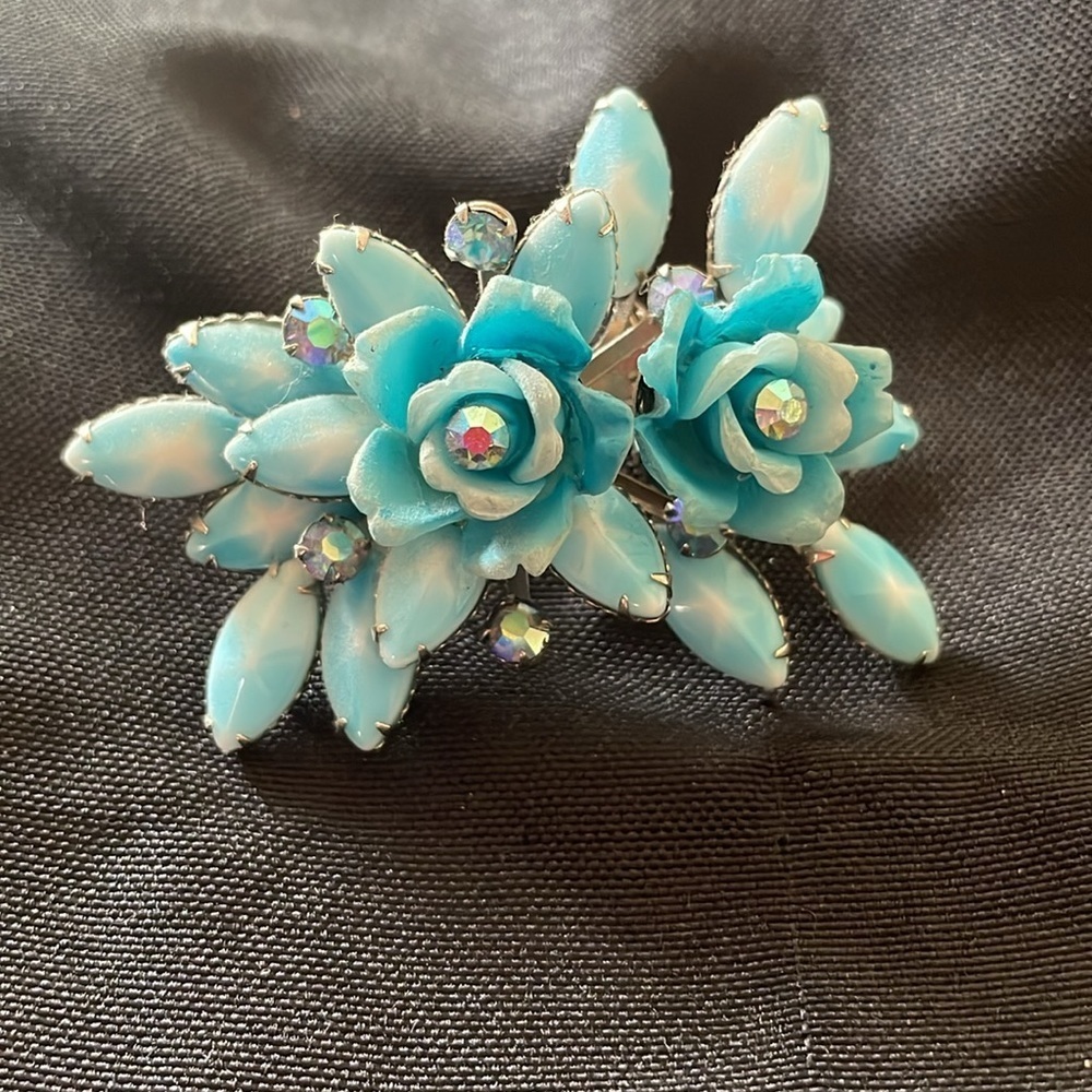 Vintage earrings and brooch set - Picture 3 of 3